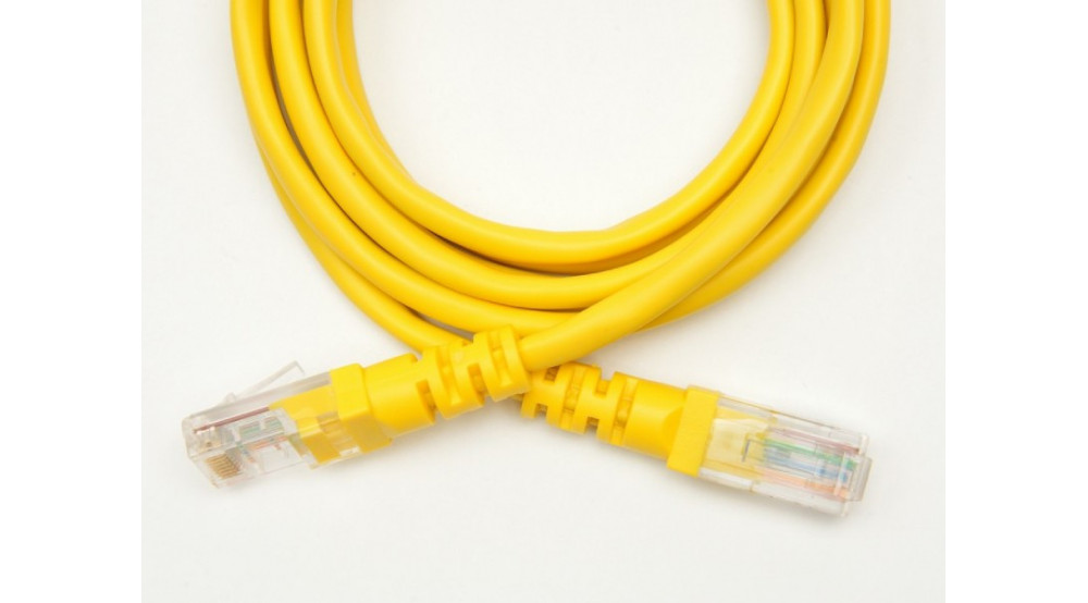 Czym różni się kabel prosty od kabla skrosowanego?